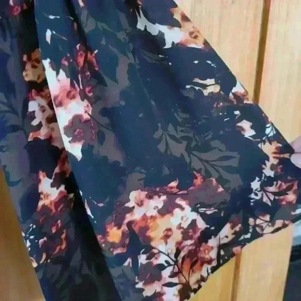 A.N.A. Criss Cross Floral Bell Sleeve Top XL - Zipper Back, 100% Polyester - Picture 4 of 7